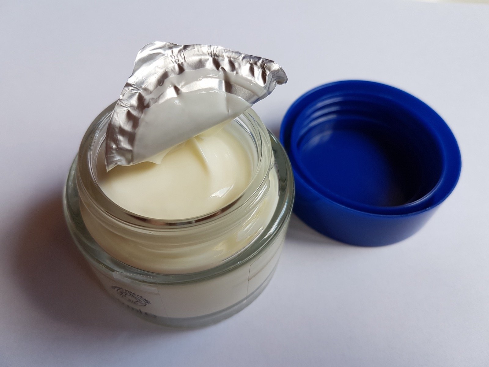 How to Choose the Right Base Cream for Your Skin Type